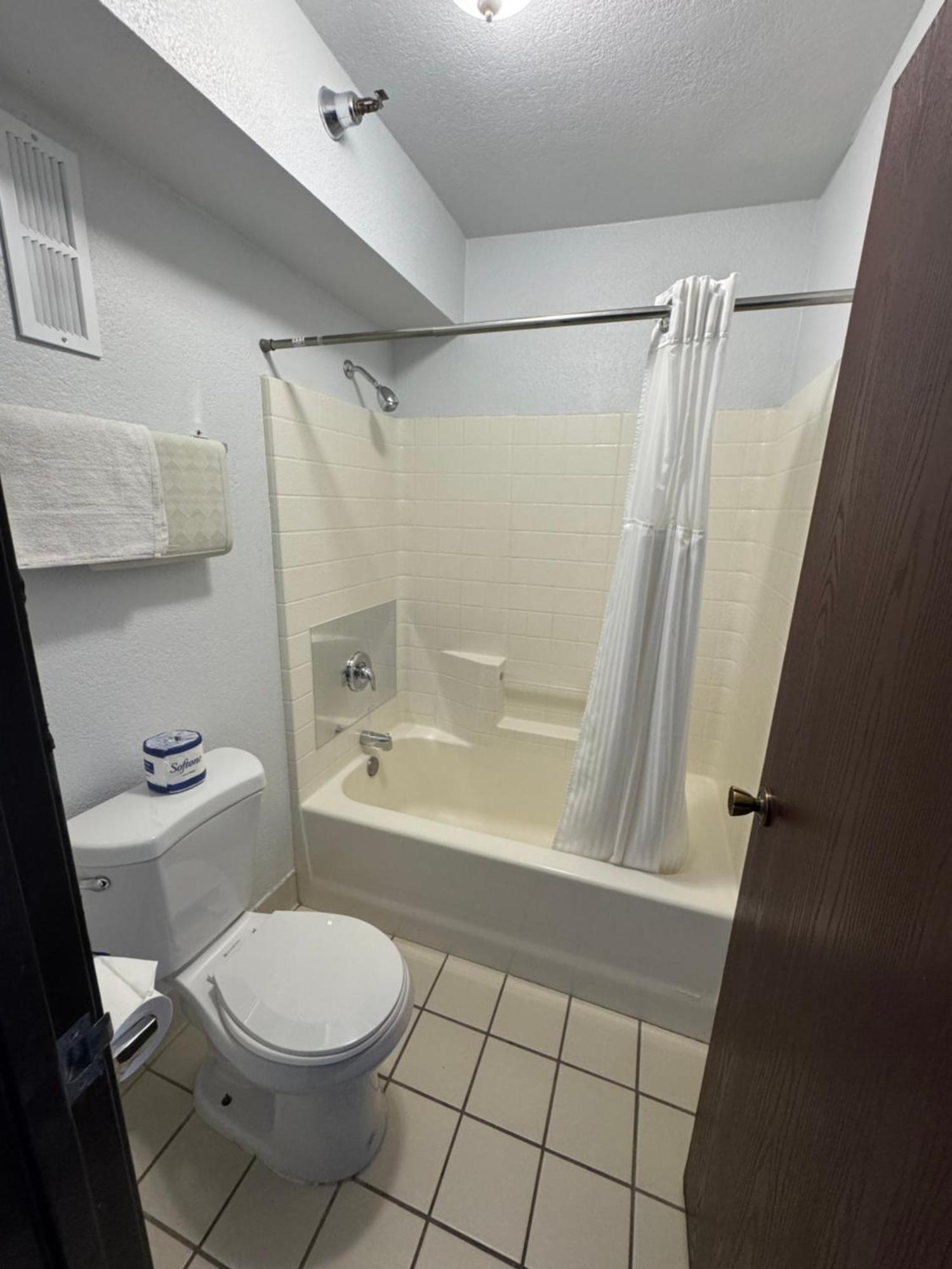 Double Room Two Double Beds River View,1613669908:JPEG